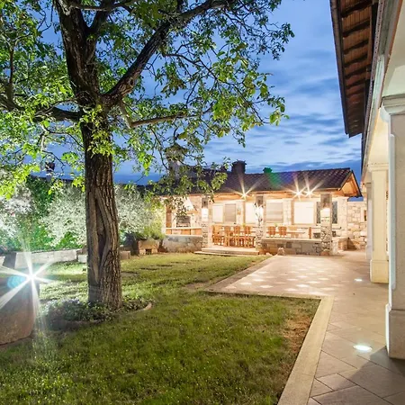 Large Hermes Art In Karst Wine Region Villa *
