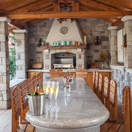 Villa Large Hermes Art In Karst Wine Region *